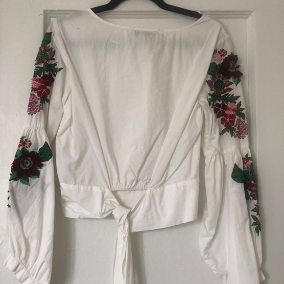 Zara crop Blouse with embroidered puff sleeves - Picture 3 of 3